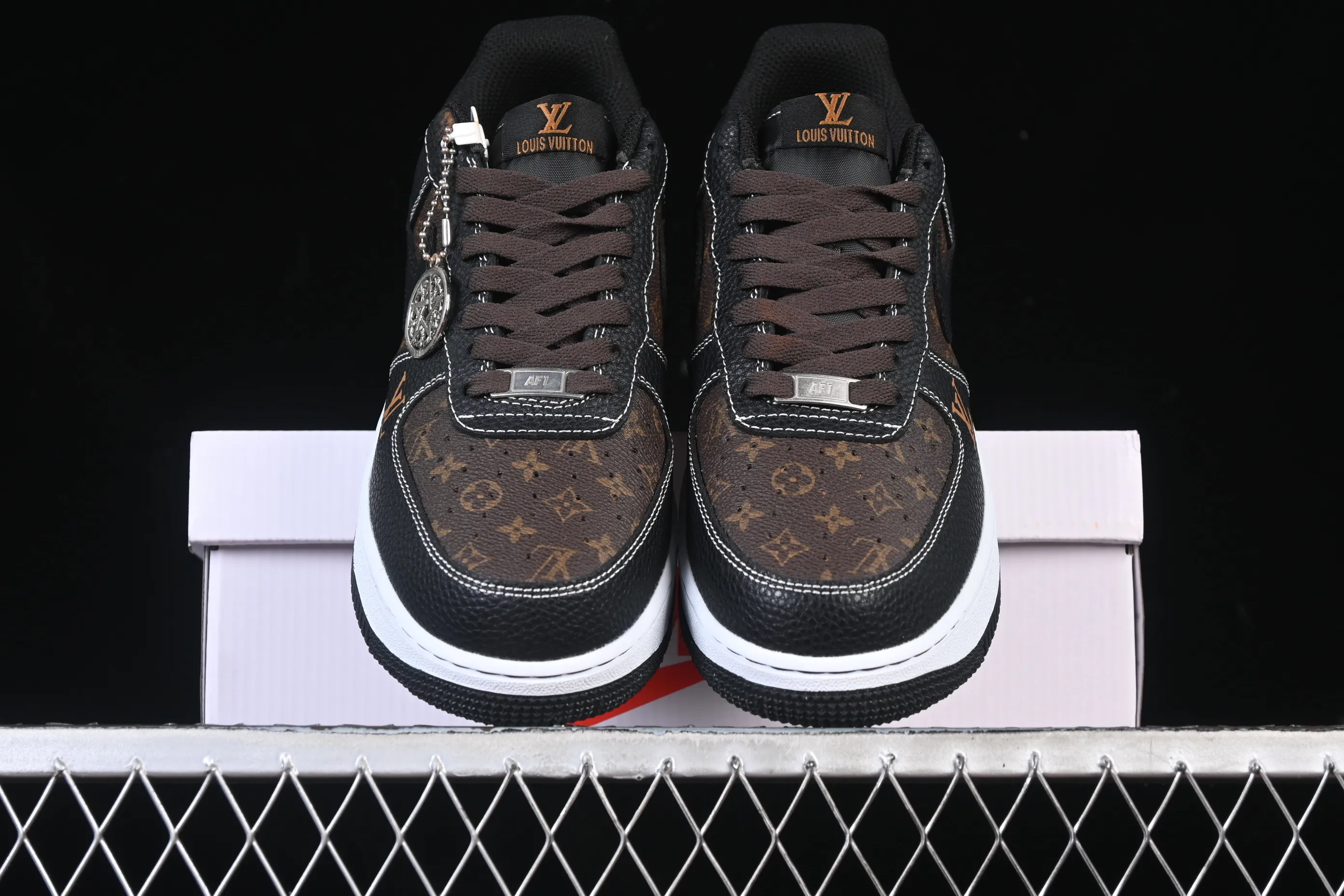 All categories Nk Air Force 1 Air Force series Nk Air Force 1 Low Air Force low-top Nike Air Force 1'07 Low LV joint classic black and brown Air Force 1 low-top casual sneakers CZ3986-002